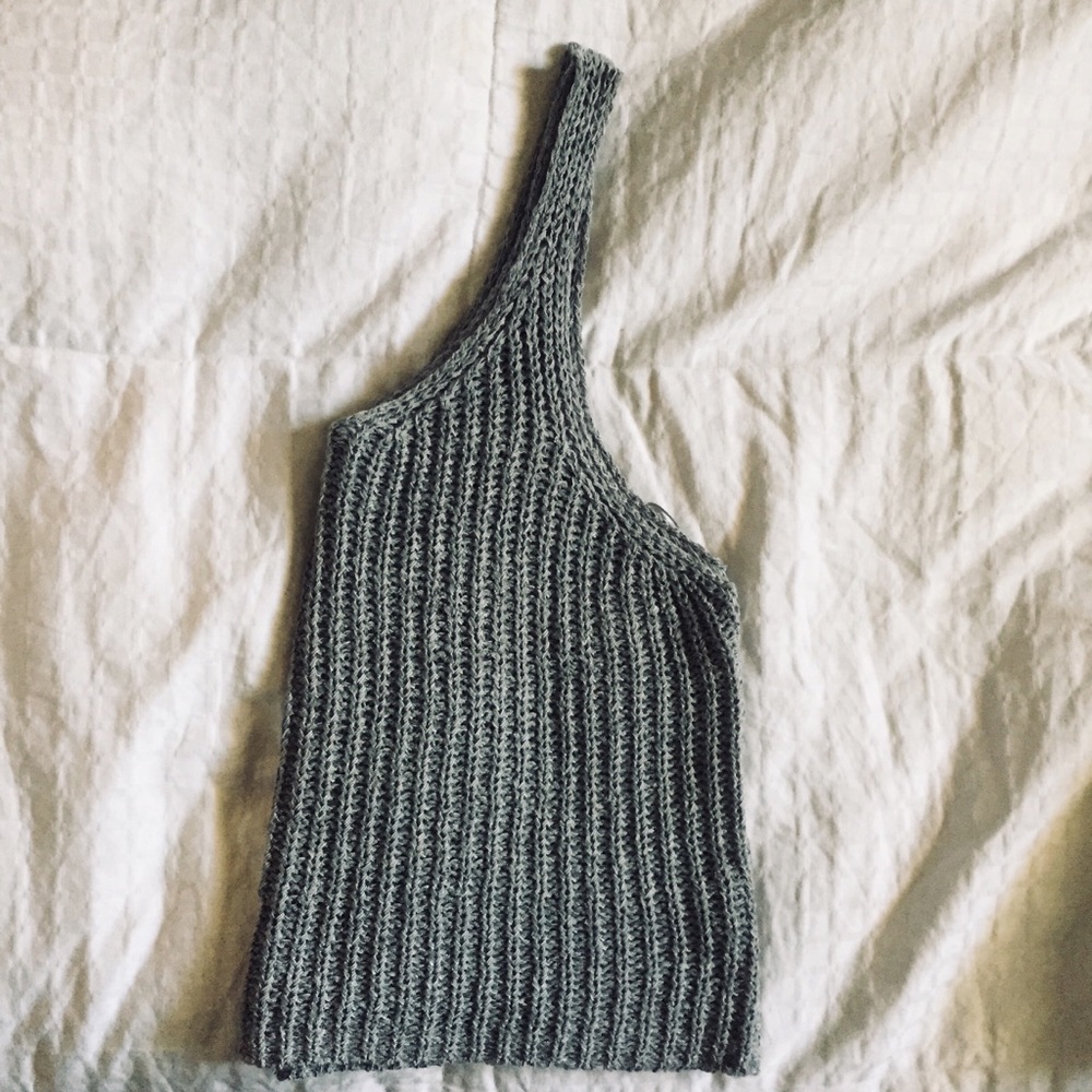 Gray knit tank - Picture 4 of 7